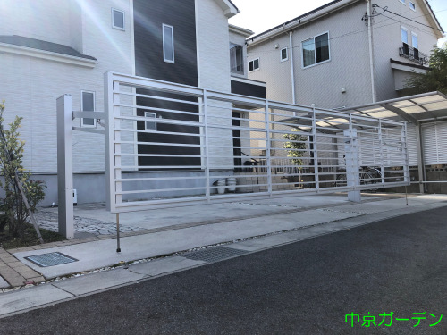 施工例画像：愛知県 豊田市  電動オーバードアLIXILオーバードアS1型横2台